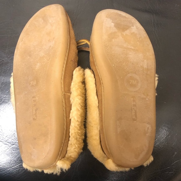 LL Bean Tan Wicked Good Moccasin Slippers lined women’s size 7 - Picture 3 of 5